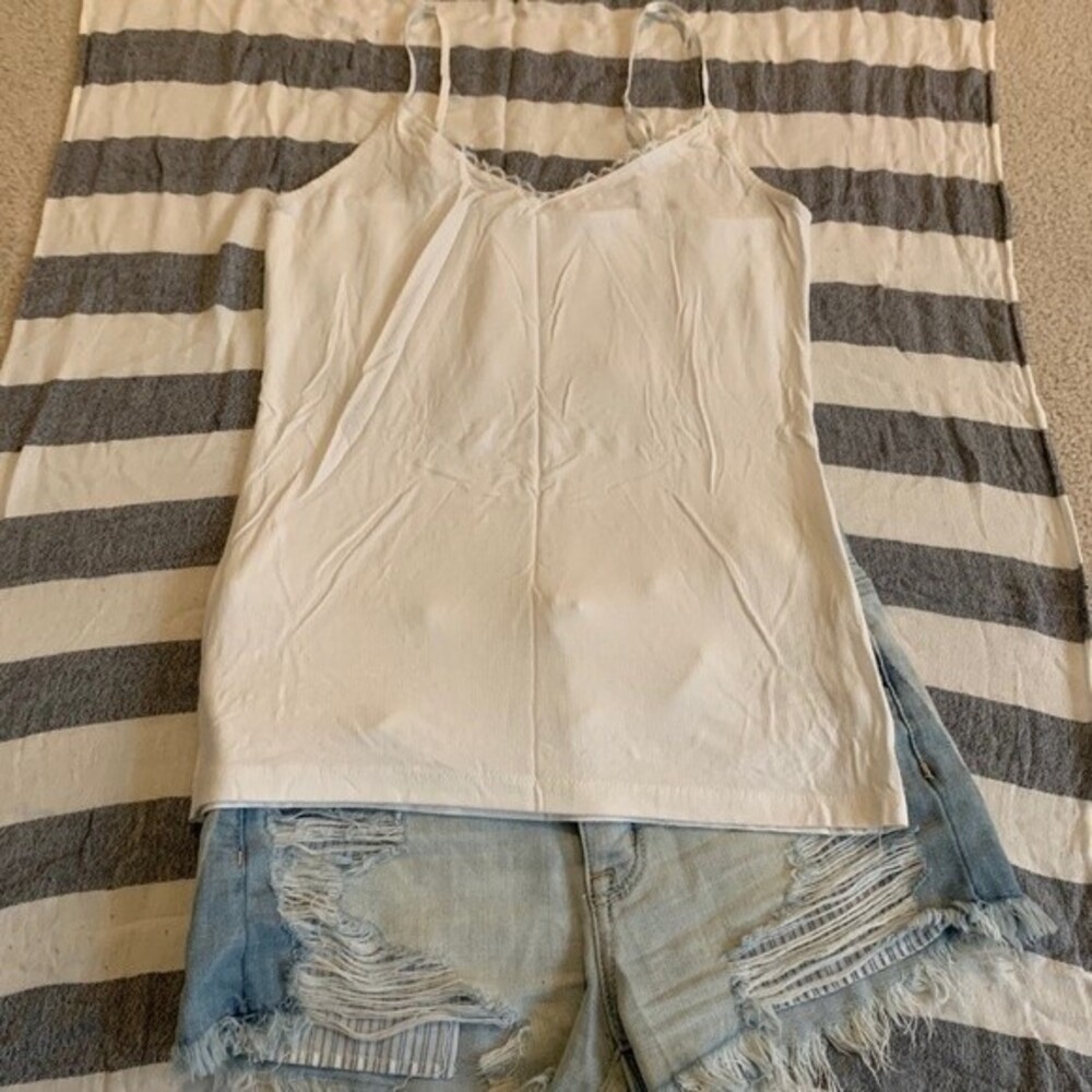Medium white tag less tank w/ adjustable straps